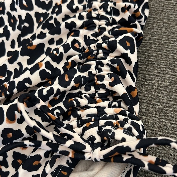 Kona Sol Leopard Print Ruched One
Piece Swim Suit Size L - Picture 10 of 14